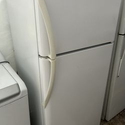 Frigidaire Refrigerator 