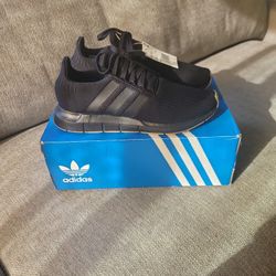 Adidas Swift Run Size 11 1/2