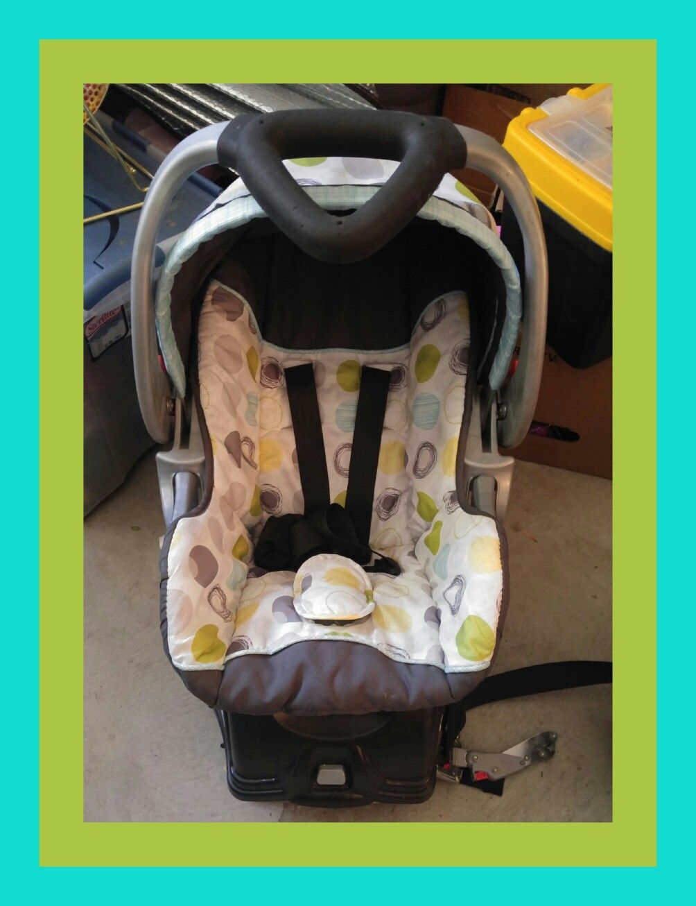 Infant car seat with base