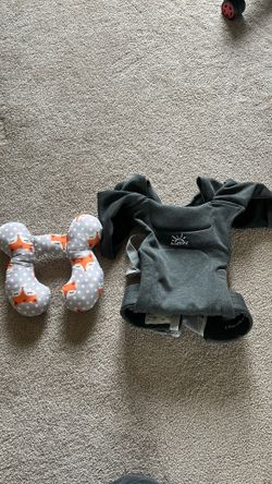 baby carrier + baby travel pillow
