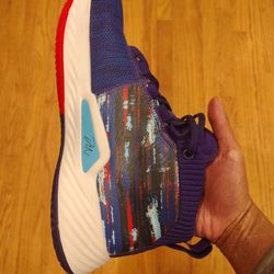 Adidas Dame 5 shoes (Like New!)