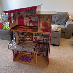 KidKfraft Doll House