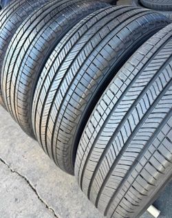225/60/18 Michelin set de Tires. Con 80% de vida las 4