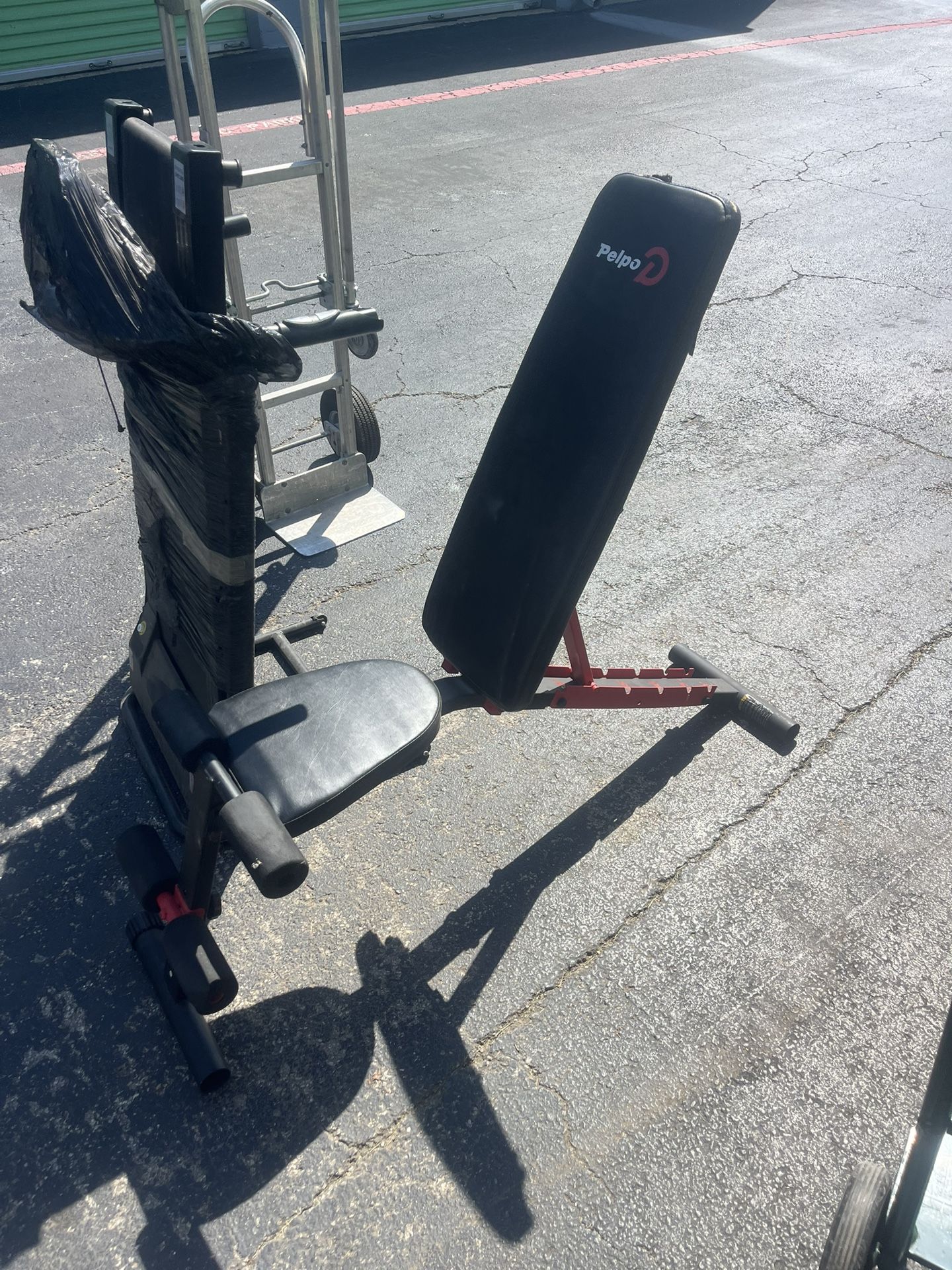 Adjustable weight bench