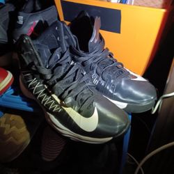 Nike Hyperdunk Black/White Sz 7 Womens