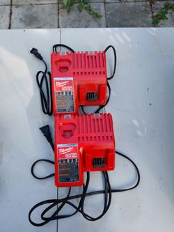 Milwuakee M12 M18 Combo Charger