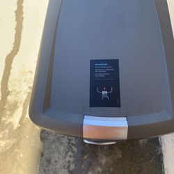 Simple Human Trash Bin With Foot Pedal And On Rollers. 40L 