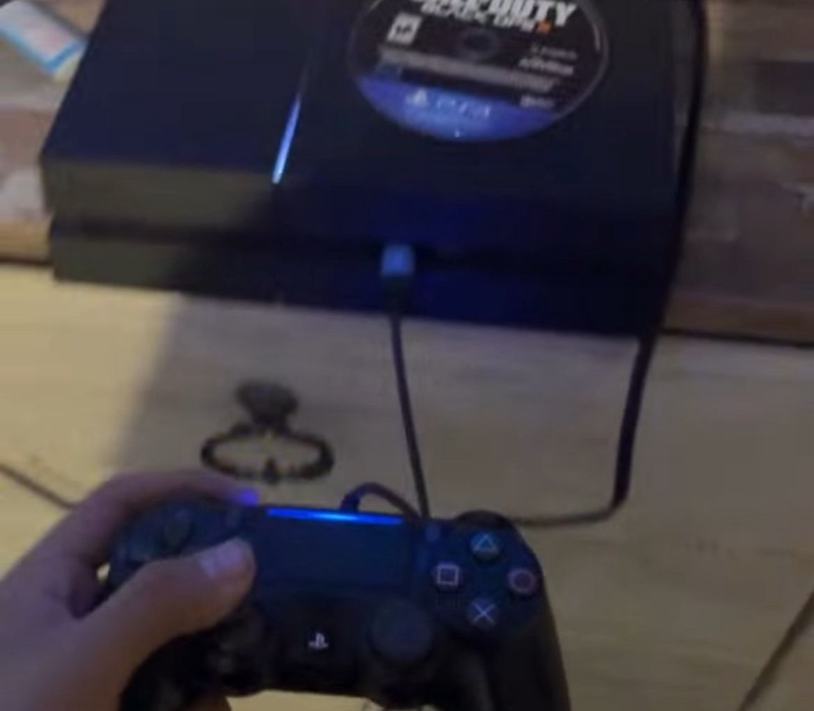 PlayStation 4 – 500GB Console Bundle (w/ Games) NO CONTROLLER 