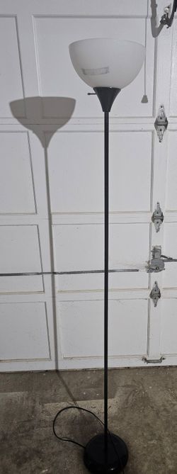 Standing floor lamp