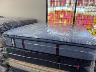 KING SIZE SEALY POSTUREPEDIC (FIRM) PILLOW TOP MATTRESS & BOX SPRINGS BED SET
