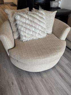 Oversized Swivel Barrel Chair Must Go ASAP!