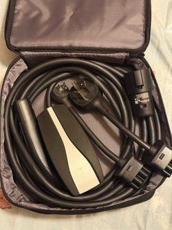 TESLA MOBILE CHARGER