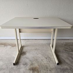 Desk $15 =>$10