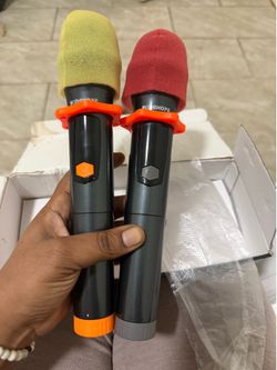 Professional UHF Wireless Microphones