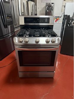 LG 5-burner gas stove in perfect working condition. Delivery and installation available with a 3-month warranty.