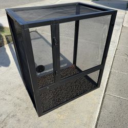 Chameleon Cage w Accessories