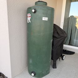 100 Gal. Green Vertical Water Storage Tank