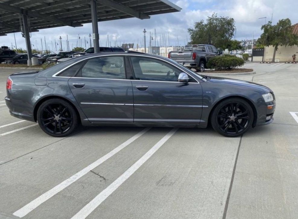 2009 Audi S8