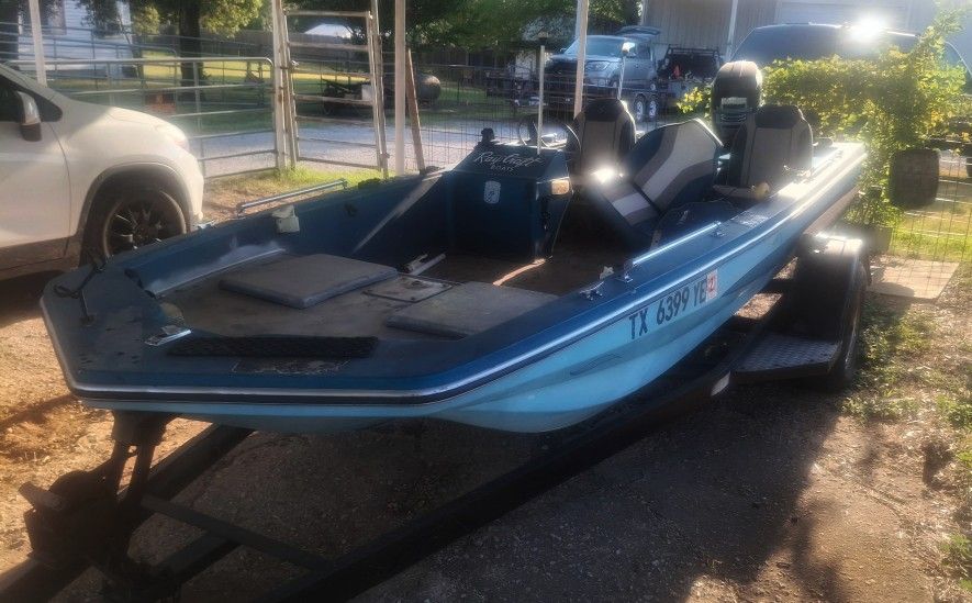 1981 Ray Craft Bass Boat