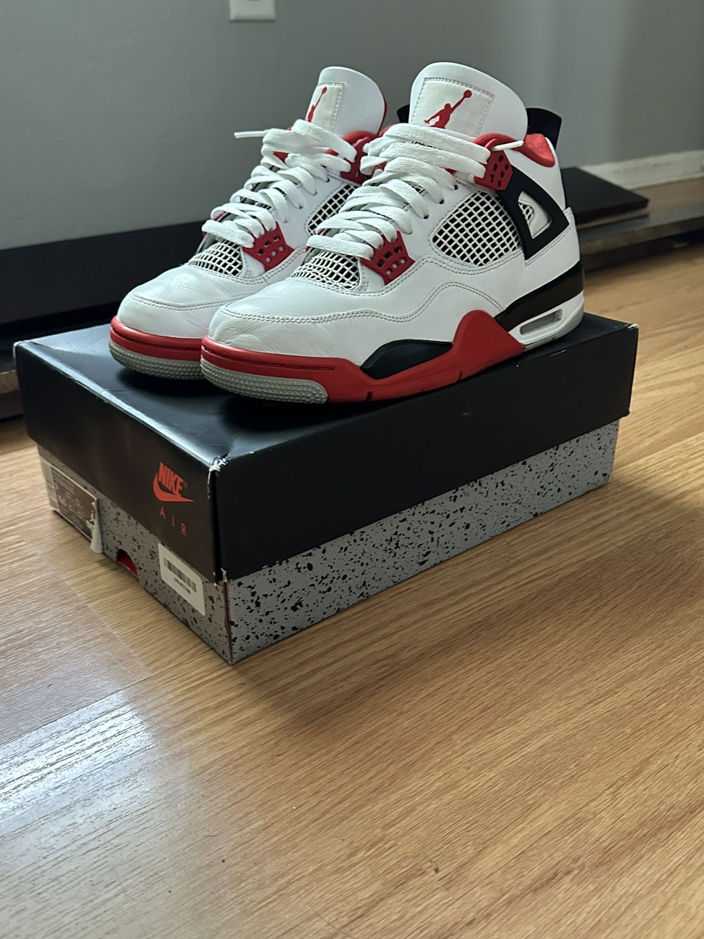 Jordan 4 Fire Red