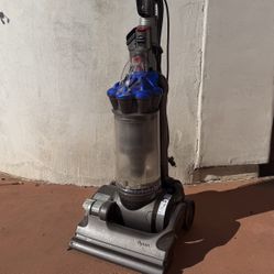 Dyson DC33 Upright Vacuum