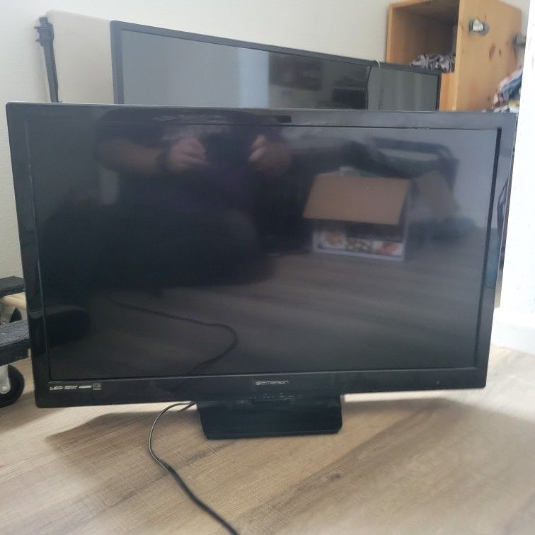 Emerson 32 Inch 1080p TV. 2 HDMI plugs in Back Of Tv.