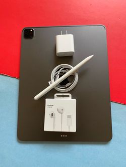 Apple IPad Pro 12.9” 5th Generation (M1 chip/ Face ID/2021) 128GB with pen, keyboard & Accessories