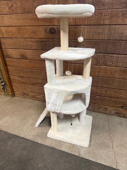 Multi-Level Cat Tree with Scratching Posts