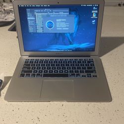 Apple MacBook Air 2017 , Silver, 13.3 Inch , Mint Condition, Smoke And Pet Free