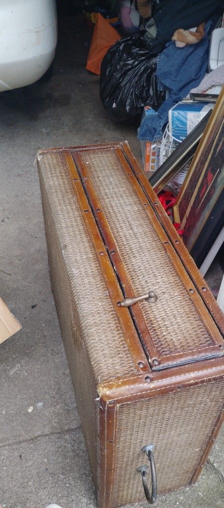 Stratton  Early 1900s Suitcase With/Drawer