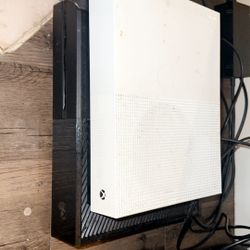 Xbox One S And Xbox 1 