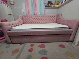 Pink Daybed with Trundle (mattress included)