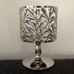 Vine Leaf Pedestal 3-Wick Candle Holder 