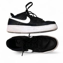 Nike Air Force Sneakers 7.5 Women 