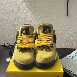 Jordan 4 lightnings 