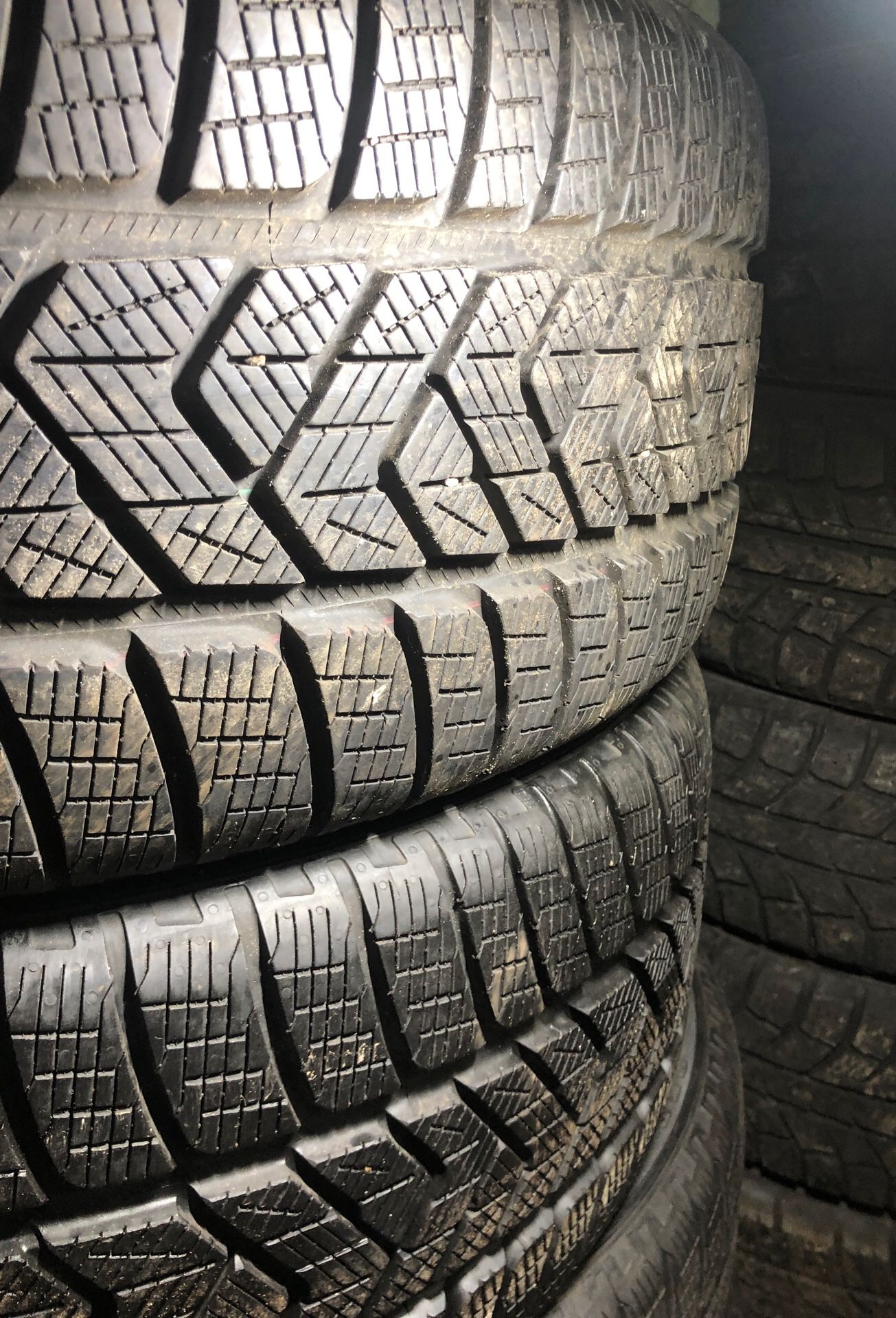 255-40-21 tires for sale SET of tires almost new %95