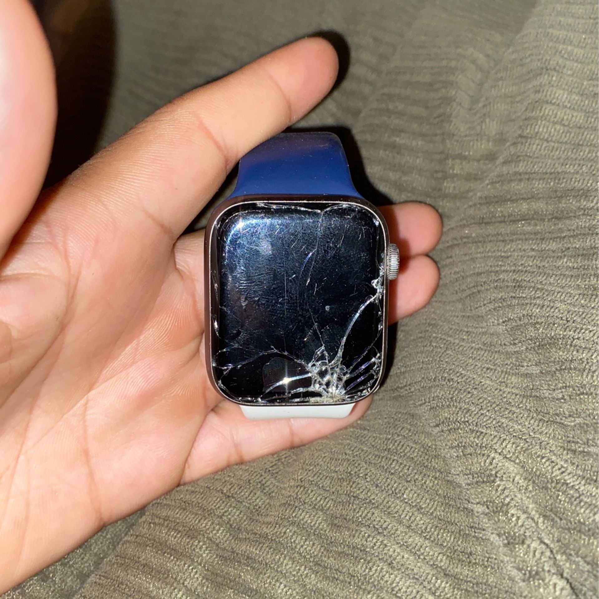 Broken Apple Watch Series 4