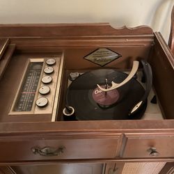 Magnavox Record Player
