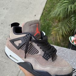 Jordan 4 Taupe Haze 