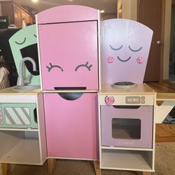 Kids’ Pretend Play Kitchen Set with Accessories – Great Condition!