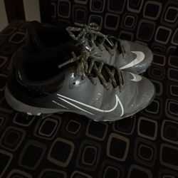 3.5 Y Softball Cleats 