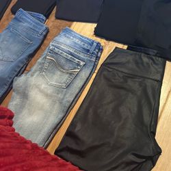 Ropa De Mujer Size M Y L Buenas Condiciones Y Marcas Poco Uso Mayas Pantalones Sudaderas Blusas Todo Por $30 