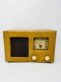 1940s Aircastle 4 Tube Radio / Wooded Radio
