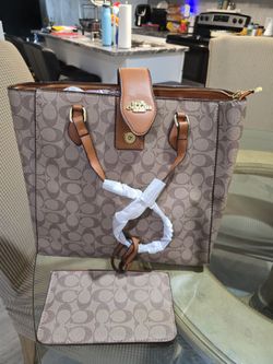 PURSE Coach
