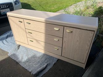 Dresser, 3 Drawers, 2 Cupboards, Delivery Available