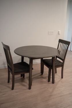 Dining Table with Chairs (Gray)