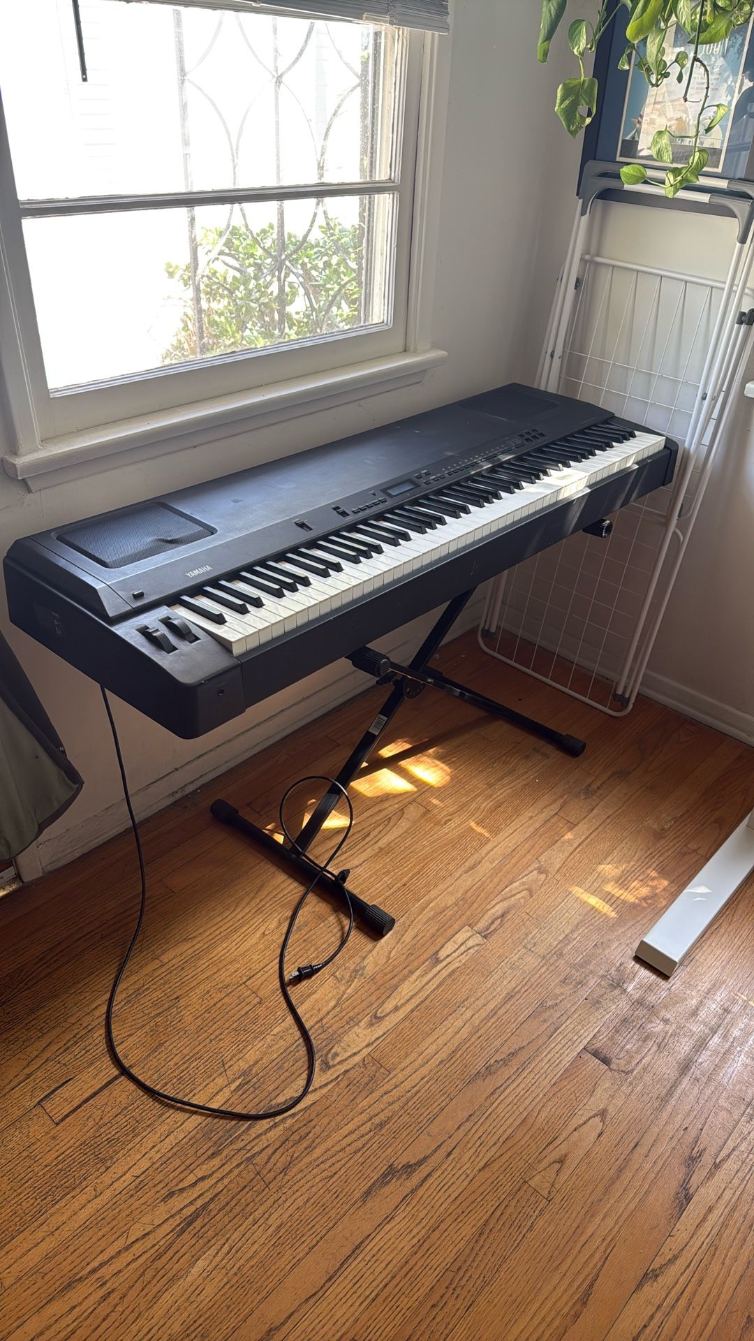 Yamaha P-200 Performance Keyboard With Built-in Speakers