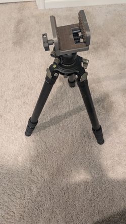Leupold Mark 5 CF-440 Tripod Kit with genuine HOG Saddle MOD 7