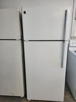 2022 Ge Refrigerator (Delivery Available)