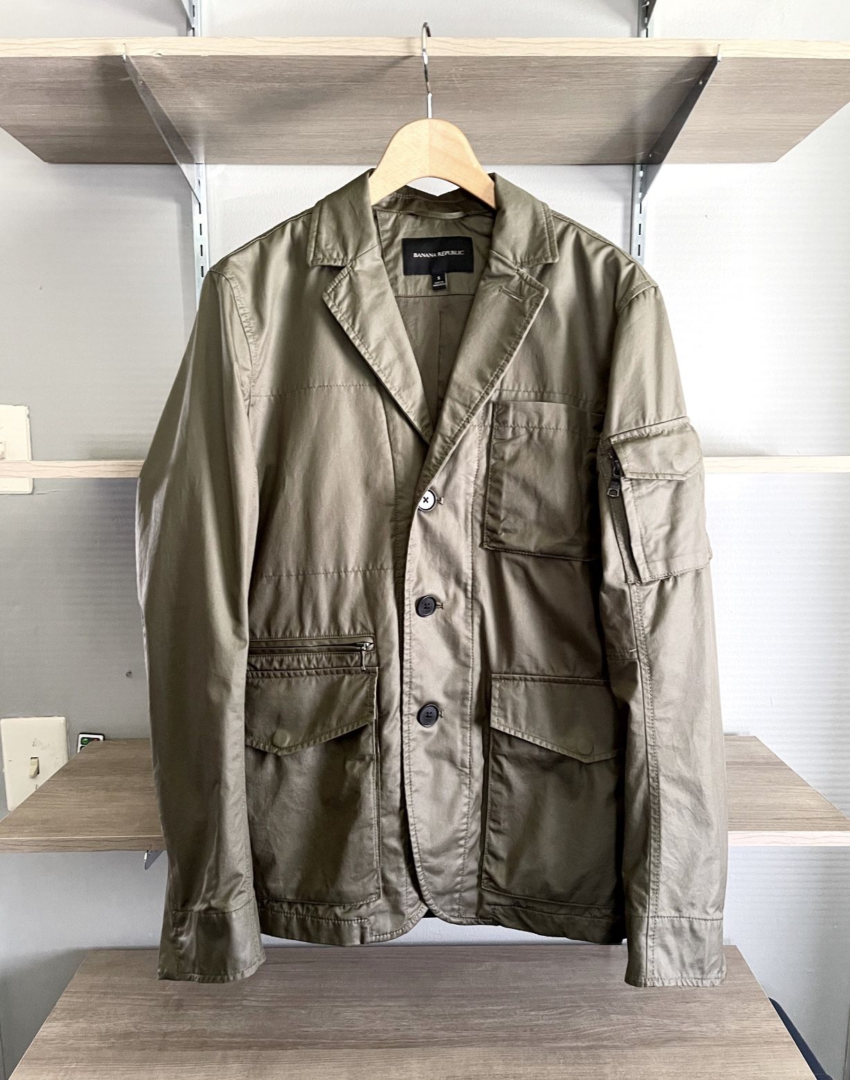 New! Men’s Banana Republic military style blazer Retail $120 Size S. Army green very stylish blazer/jacket.